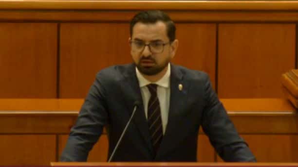 Camera Deputaţilor a încuviinţat ridicarea imunităţii parlamentare a deputatului Adrian Chesnoiu, fost ministru al Agriculturii, acuzat de DNA de abuz în serviciu